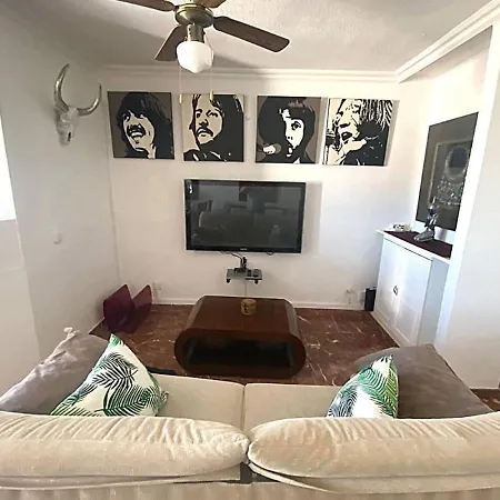 Casa Del Mar - Immaculate 1-Bed House In Benidorm Holiday home *